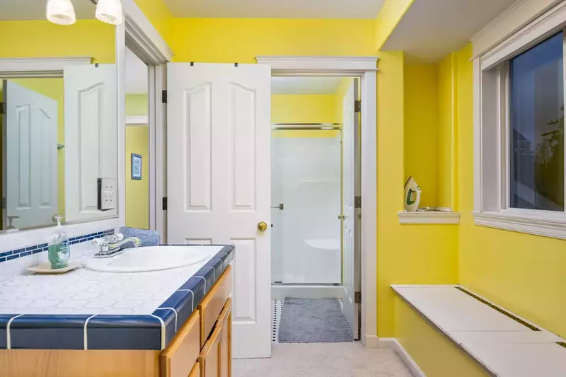 "Good location as it is close to our family. Well stocked kitchen and very clean. Would stay here again." - Lisa