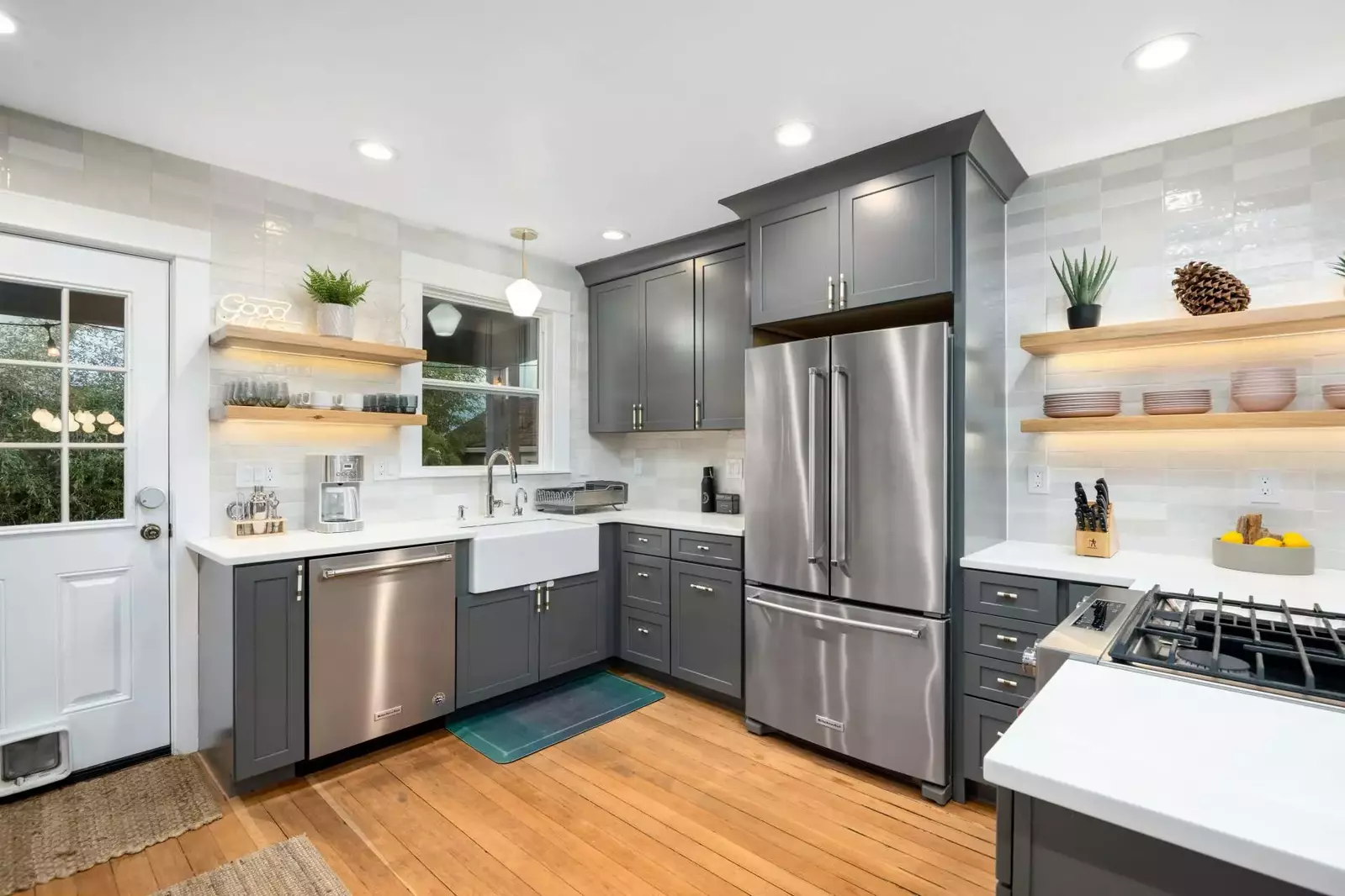 Cook delicious meals for breakfast, lunch, and dinner in this fully equipped kitchen. We suggest grabbing some ingredients from a local farm.