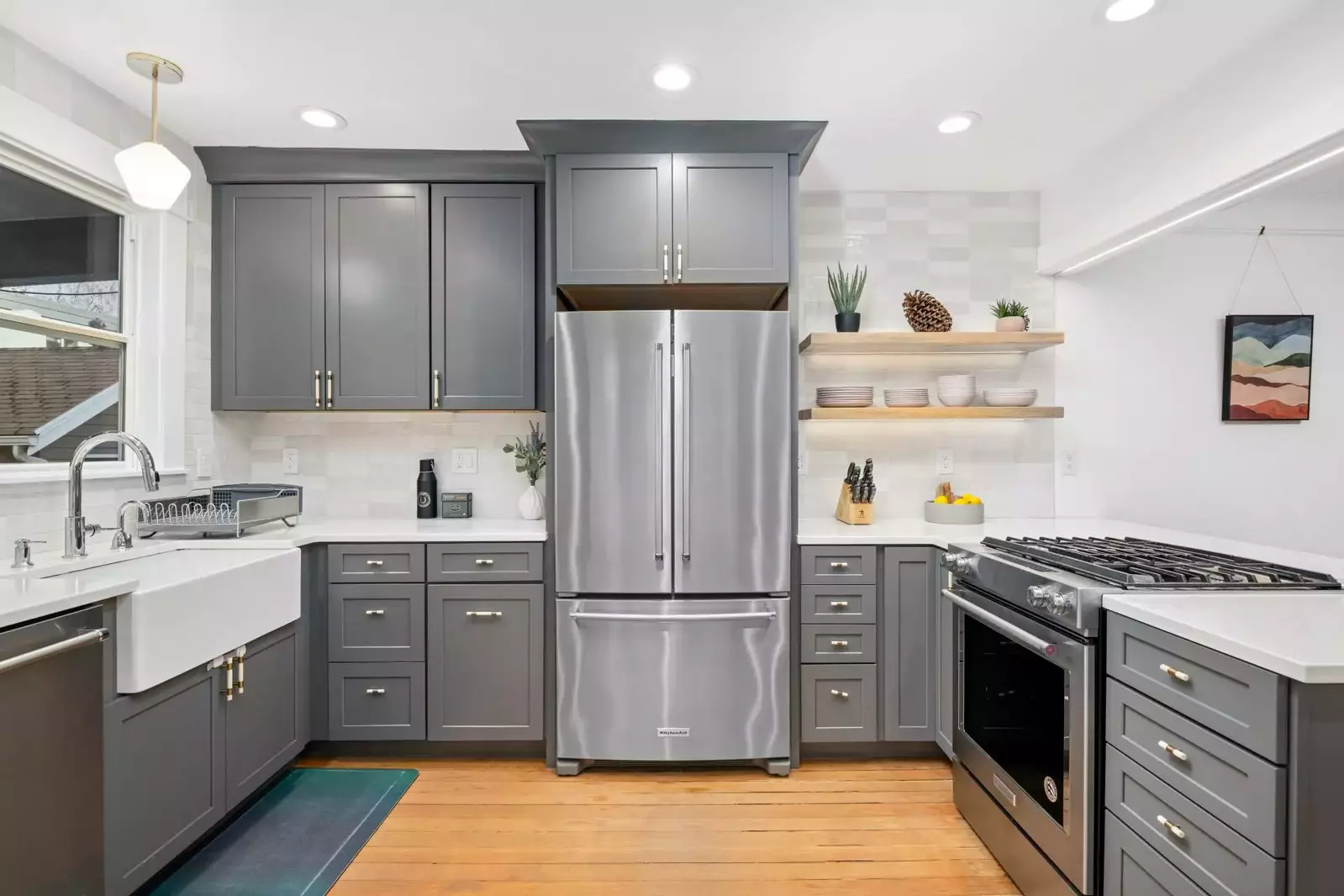 The kitchen at this rental is well stocked with up to date amenities. It is perfect to prepare a quick snack or a sumptuous feast!