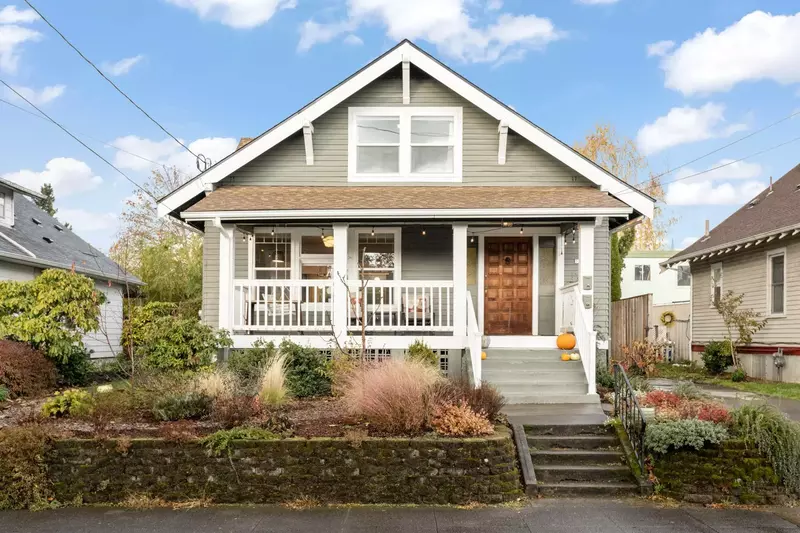 "Terrific location near all that we live about SE Portland— so quiet at night. Delightful." - Penny