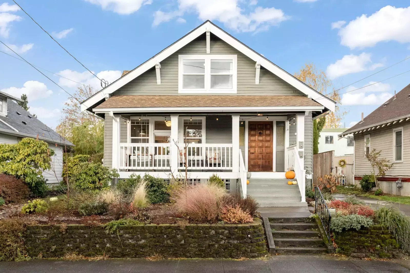 "Terrific location near all that we live about SE Portland— so quiet at night. Delightful." - Penny