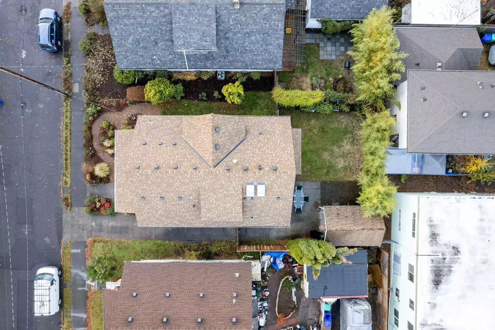 Southeast Portland is full of delicious food, fun events, and lovely nature.