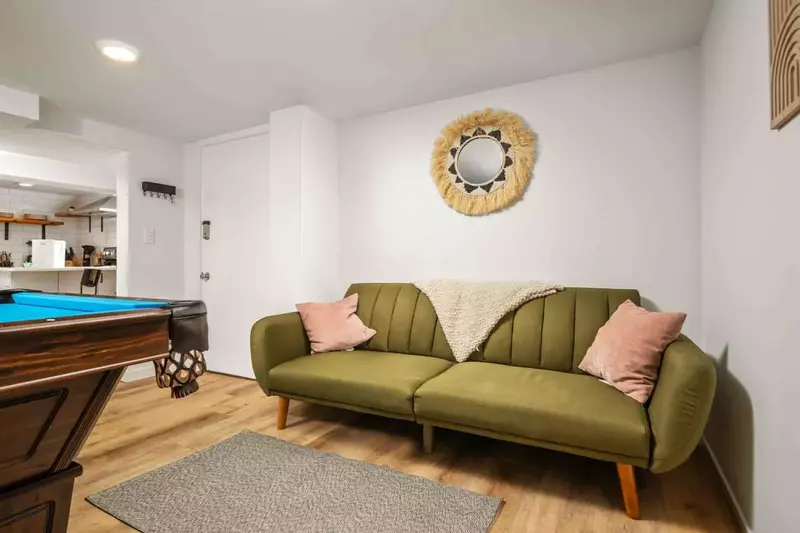 "House was beautiful, space and flow perfectly designed for our group of five. Was very comfortable!" - Miranda