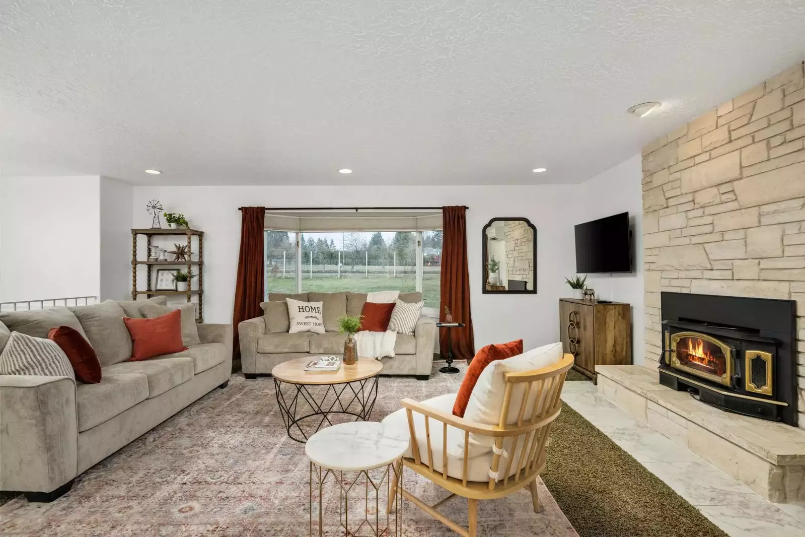 "We loved the views and quiet location but also that we could easily get to the stores and restaurants. Highly recommend staying here" - Vicki