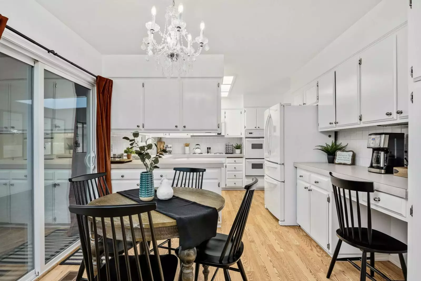 "The house was very spacious & decorated beautifully. The kitchen was well stocked with everything we needed to prepare meals." - Nydia