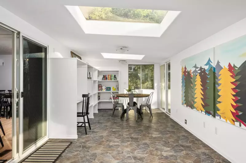 Beautiful home with a lot of space to host a big group. Thank you for blessing us. - Dane