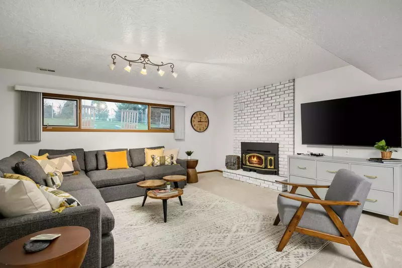 "Great place to stay. Kids n dogs enjoyed running around and playing. Enough to do inside and outside the house." - Shelton