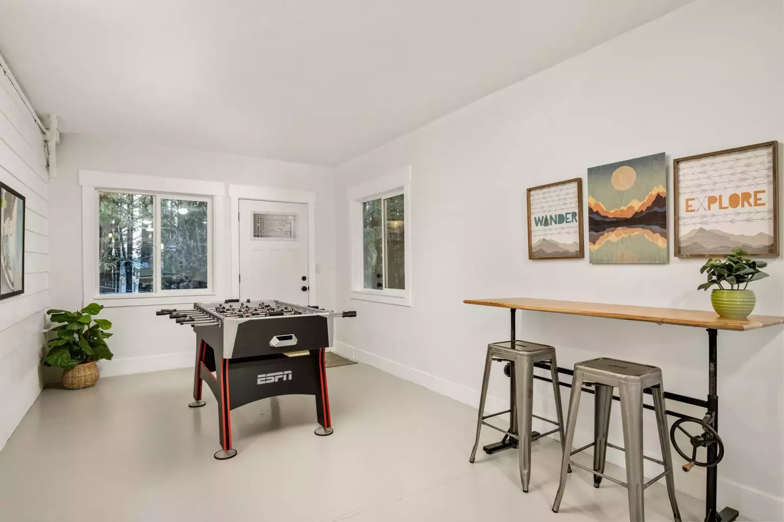 "Spacious, comfortable, and well stocked. Importantly, the hosts were very responsive and addressed our needs throughout the day" - Anthony