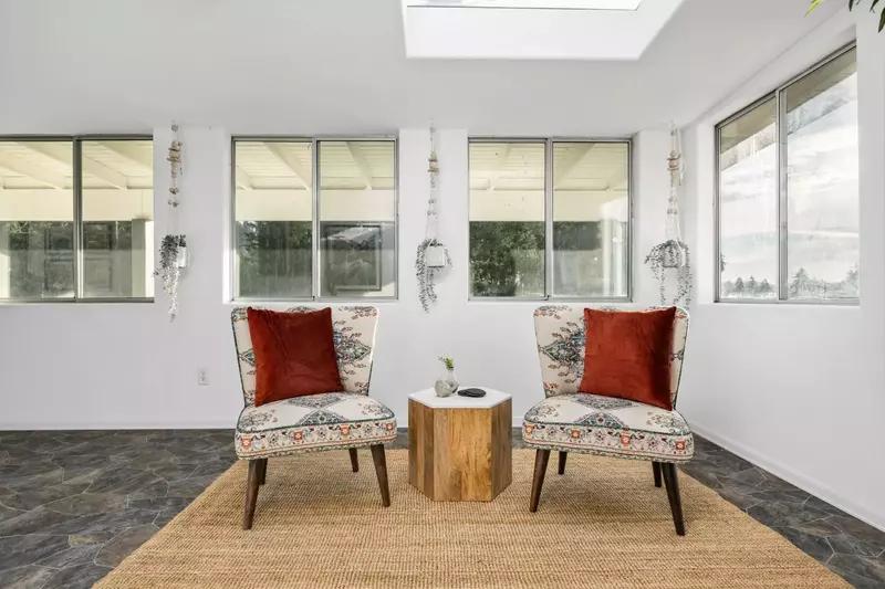 "Lovely place! Very spacious and comfortable. Responsive hosts." - Steven