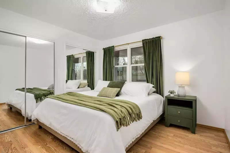 "Each couple had a room so it was perfect to enjoy and relax and the views were stunning. Thoroughly enjoyed the home." - Liza