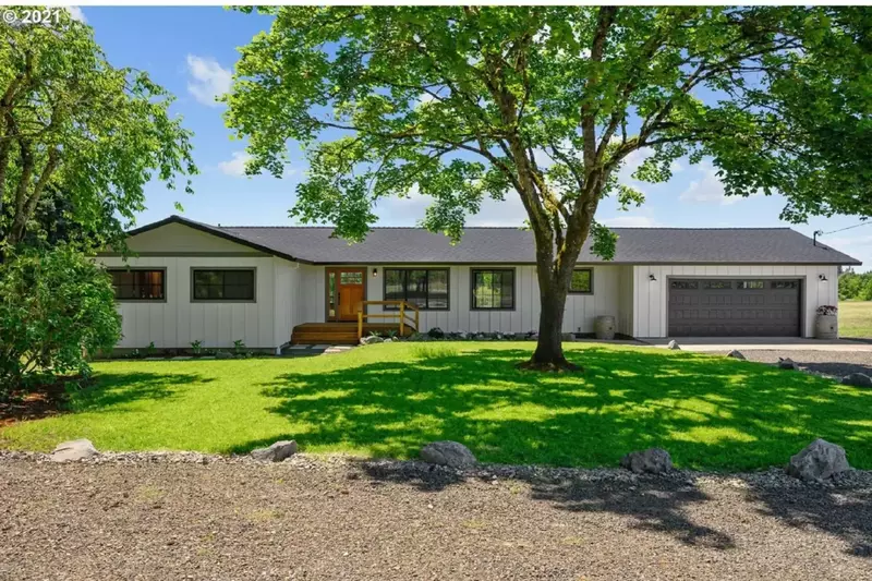 Jade's View Estate is over the 6th hole of the Bayou Golf Course. This emerses the rental in the natural beauty of the Willamette Valley.