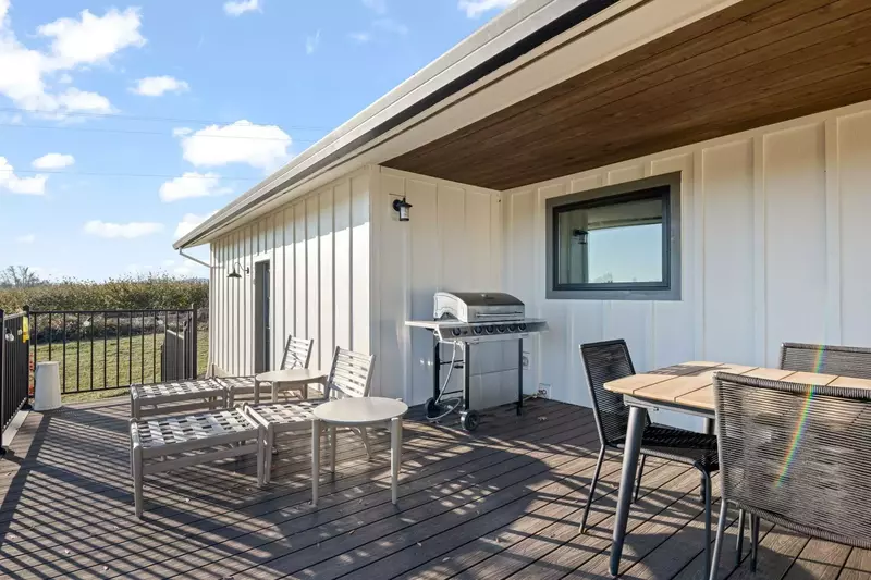 "Perfect spot for our family reunion - we loved sitting on the porch and close proximity to a lot of beautiful wineries and activities." - Allie