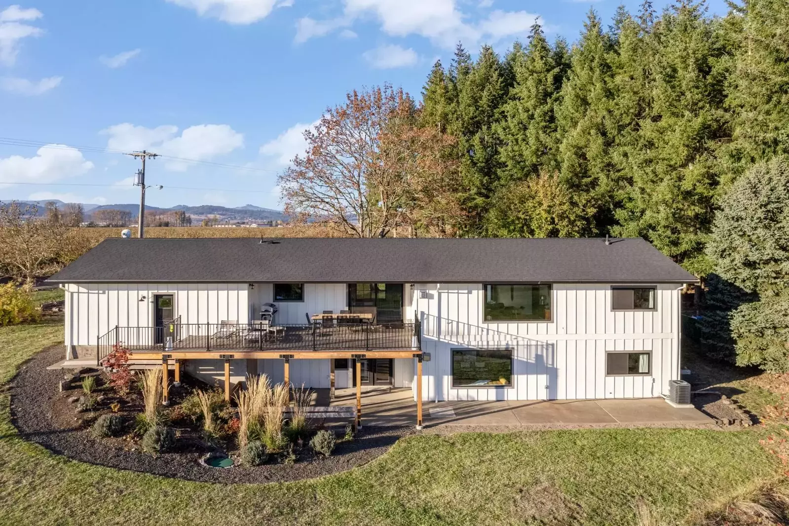 "House was perfect for our group of friends traveling to Oregon for football, wineries and hiking. Highly recommend." - Jeanne