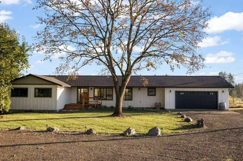 "A beautiful, serene, and private location and a lovely, modern house that fit our needs perfectly." - Laurence