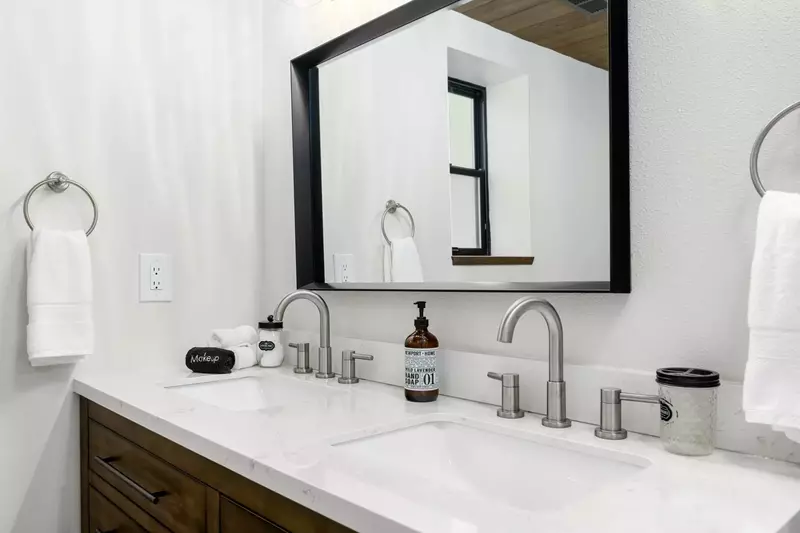 "Jade’s View Estate was the perfect home and location for our family trip to the Willamette Valley! It far exceeded our expectations." - Sue