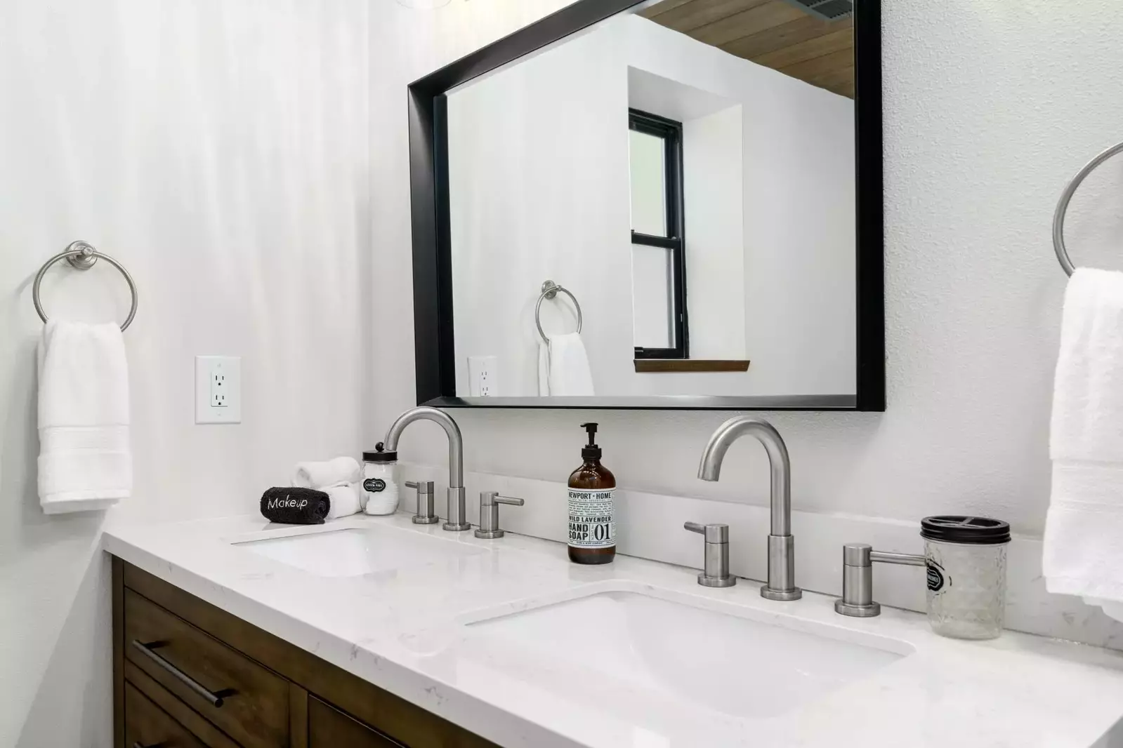 "Jade’s View Estate was the perfect home and location for our family trip to the Willamette Valley! It far exceeded our expectations." - Sue