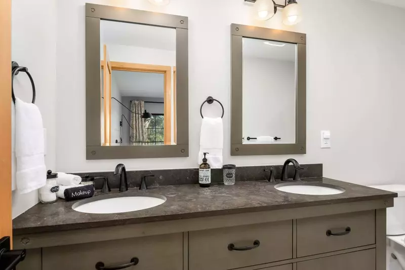 "There’s lots of space, the bathrooms were nice, and everything was clean." - Liz