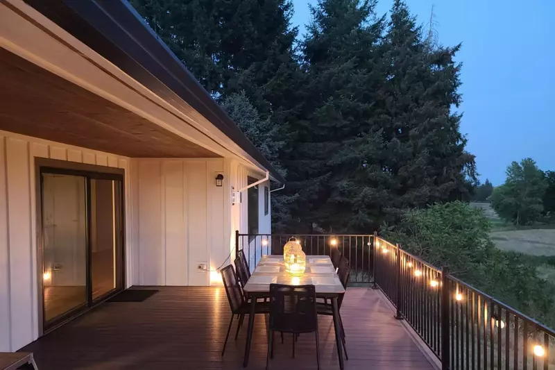 "The outdoor surroundings are absolutely beautiful. Loved everything about it." - Linda