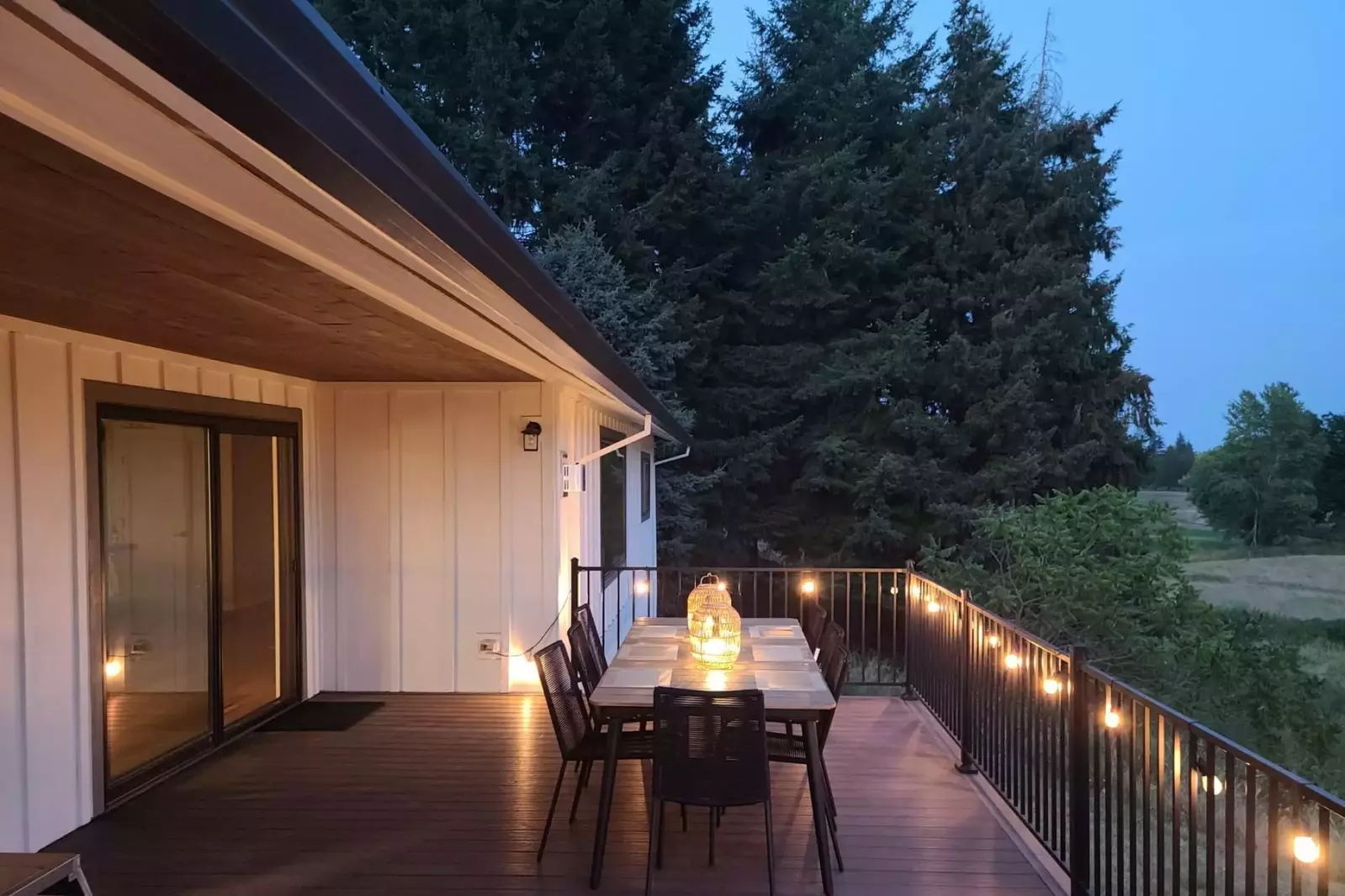 "The outdoor surroundings are absolutely beautiful. Loved everything about it." - Linda