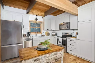 Cook delicious meals for breakfast, lunch, and dinner in this fully equipped kitchen.