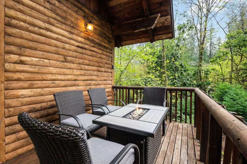 "The kitchen has the best selection of tools and cookware that I have ever seen in a rental. Everything is very clean" - Michael