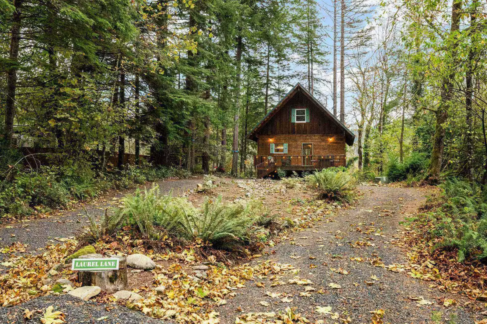 "Staying at this river cabin was an absolute dream! The location was stunning—peaceful, serene, and perfect for a getaway." - Alyssa