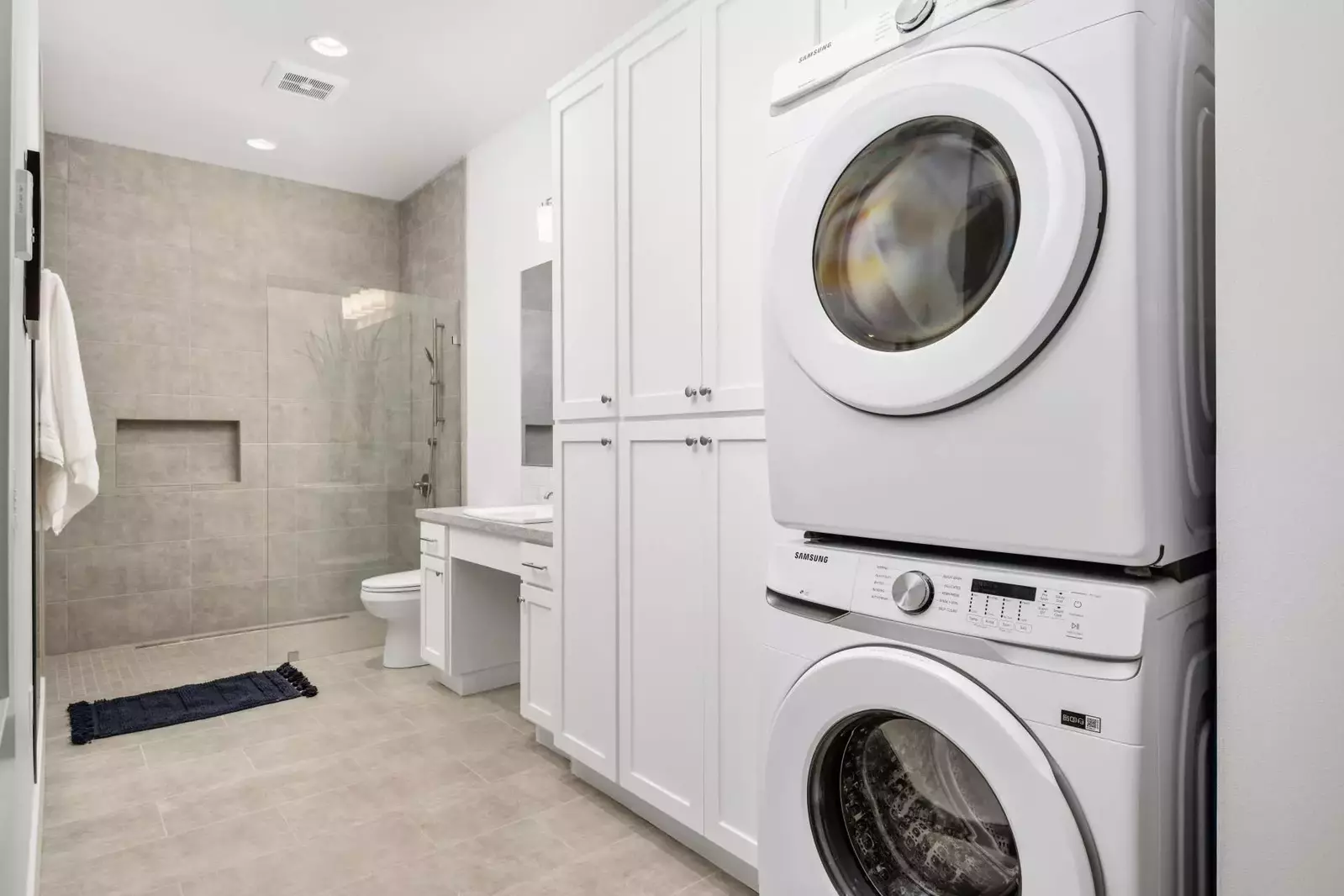 This rental has an up to date washing machine and dryer for guest use.