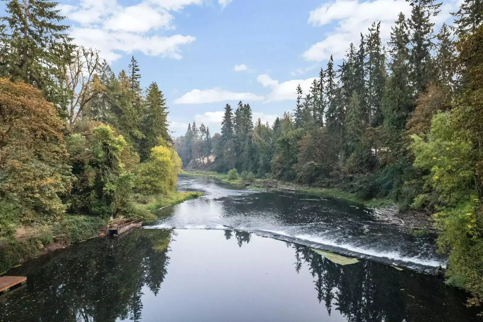 "Peaceful, very clean and beautiful overall. Great amenities an surroundings. River, fireplace and gorgeous house. Highly recommend." - Anya