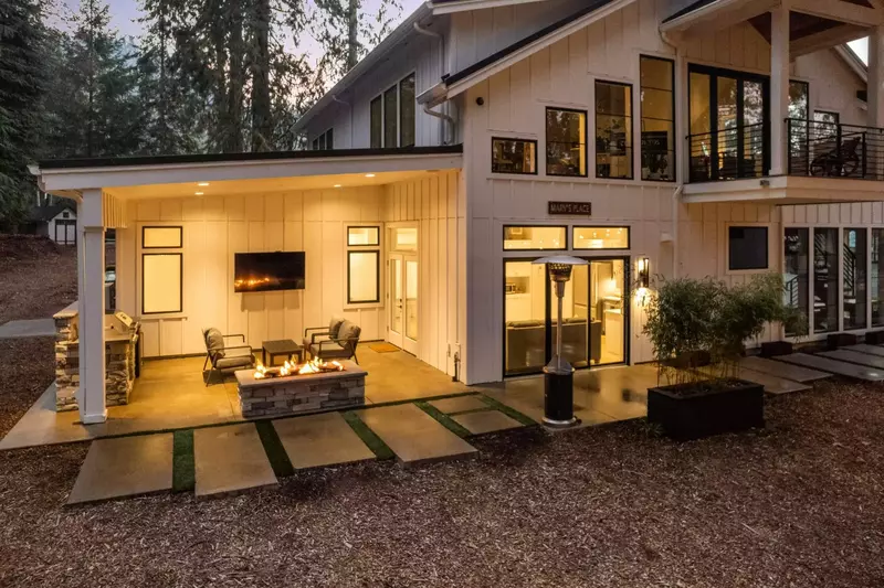 "I WILL be booking again if not every-time I’m headed to Oregon." - Jacari