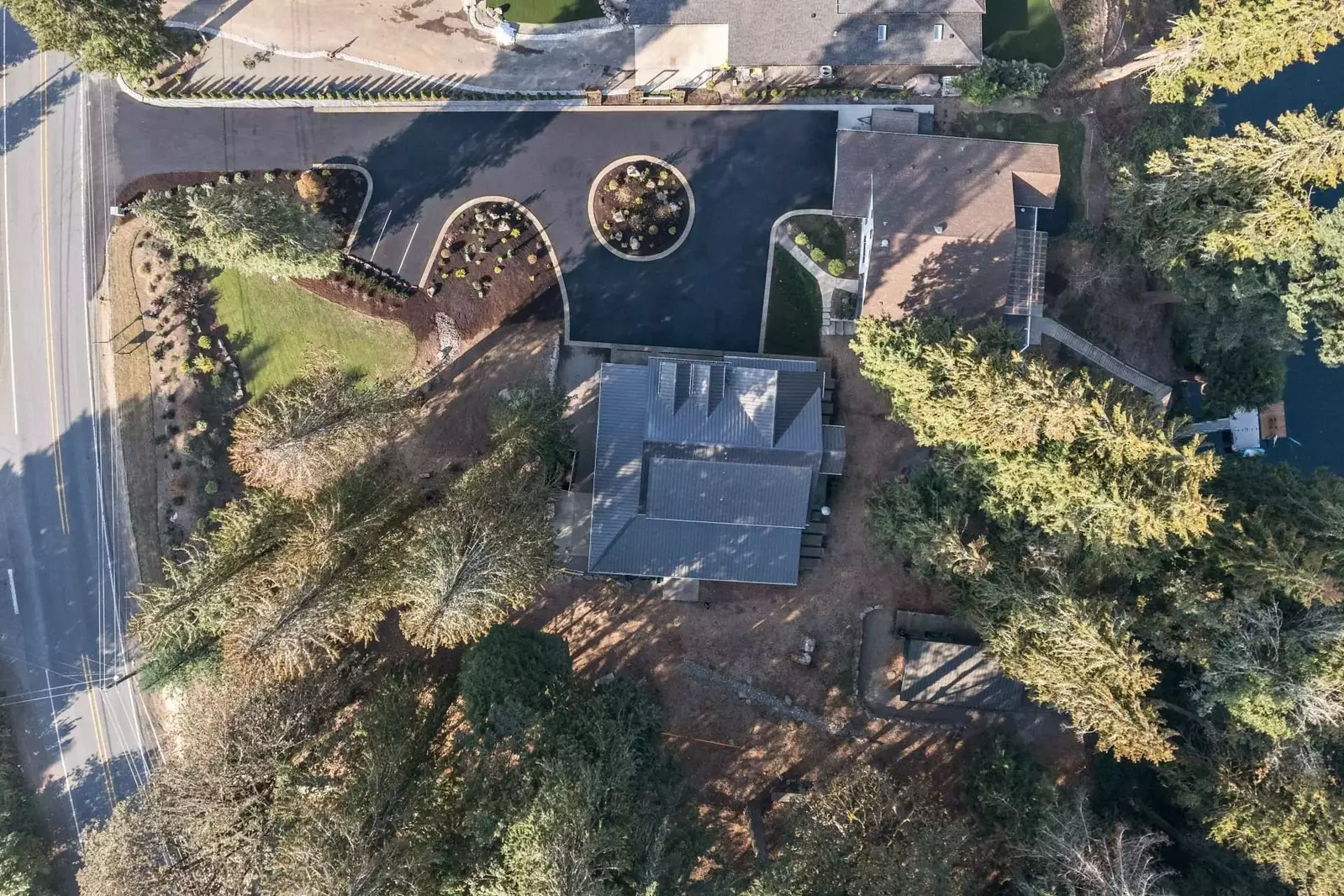 "Very clean space, scenic outdoors, and responsive hosts! Would highly recommend staying here and would love you go back!" - Elaine