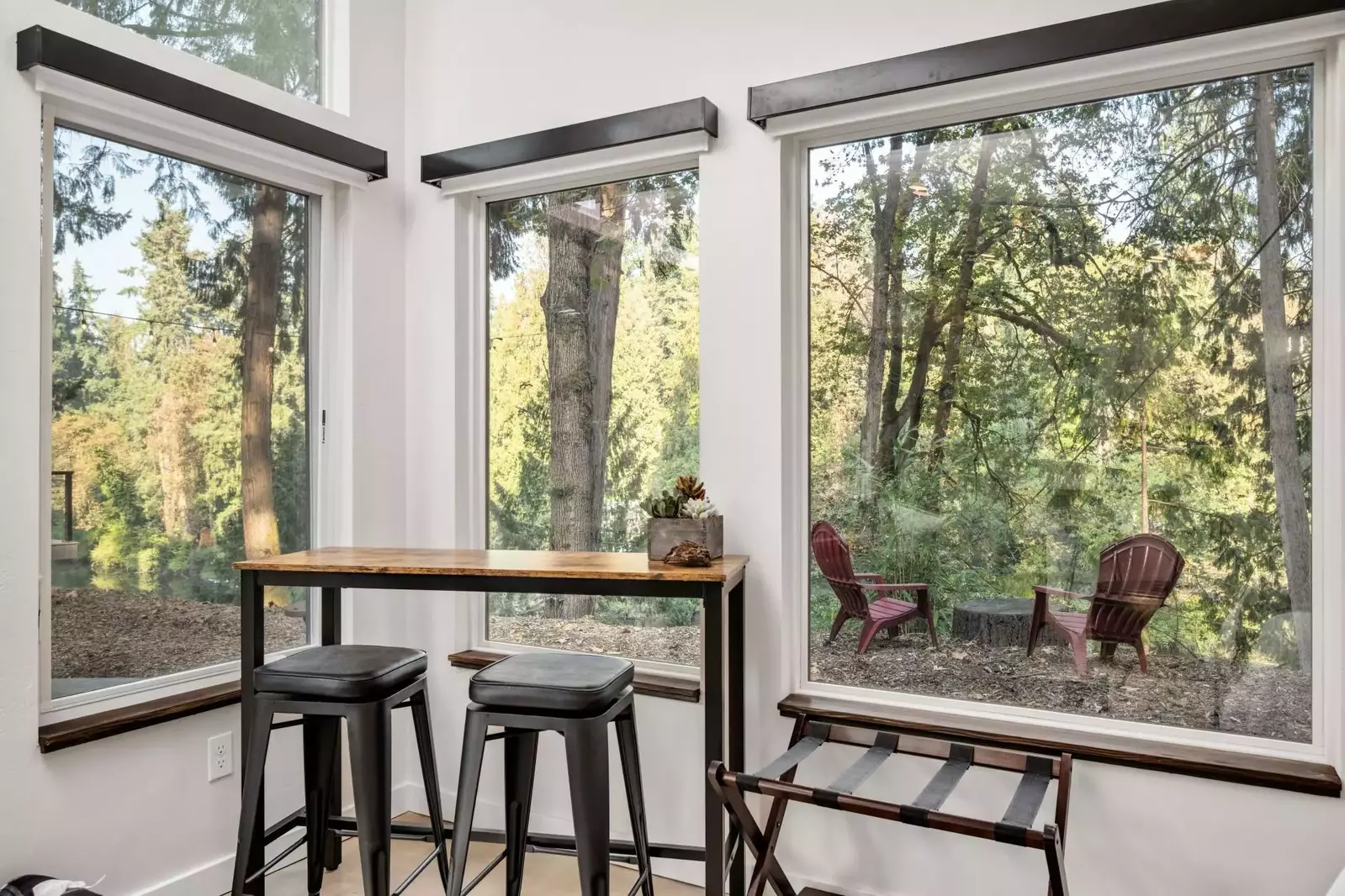 The views of the forest and Tualatin River are gorgeous.