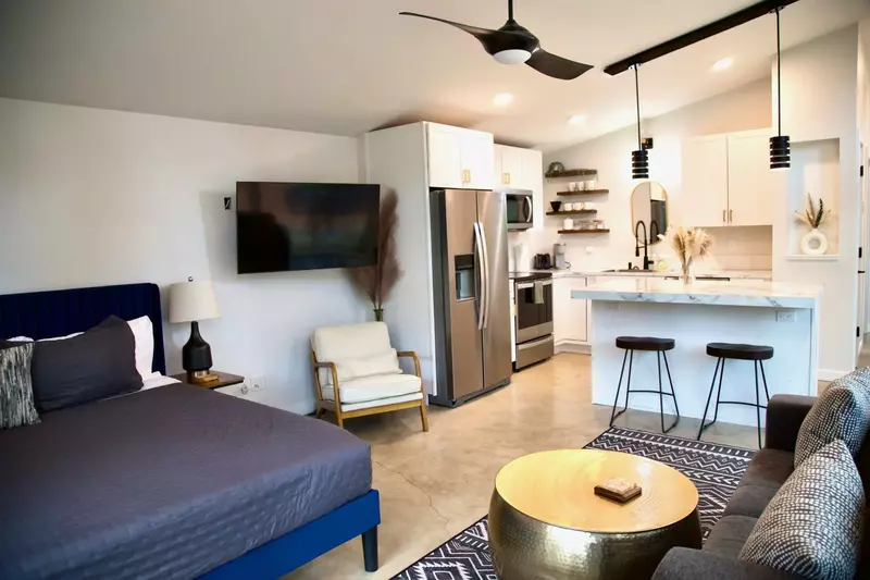 "Picture perfect stay on the river. Close to Portland. Close to wine country. So peaceful and serene, can’t wait to come back!" - Amy