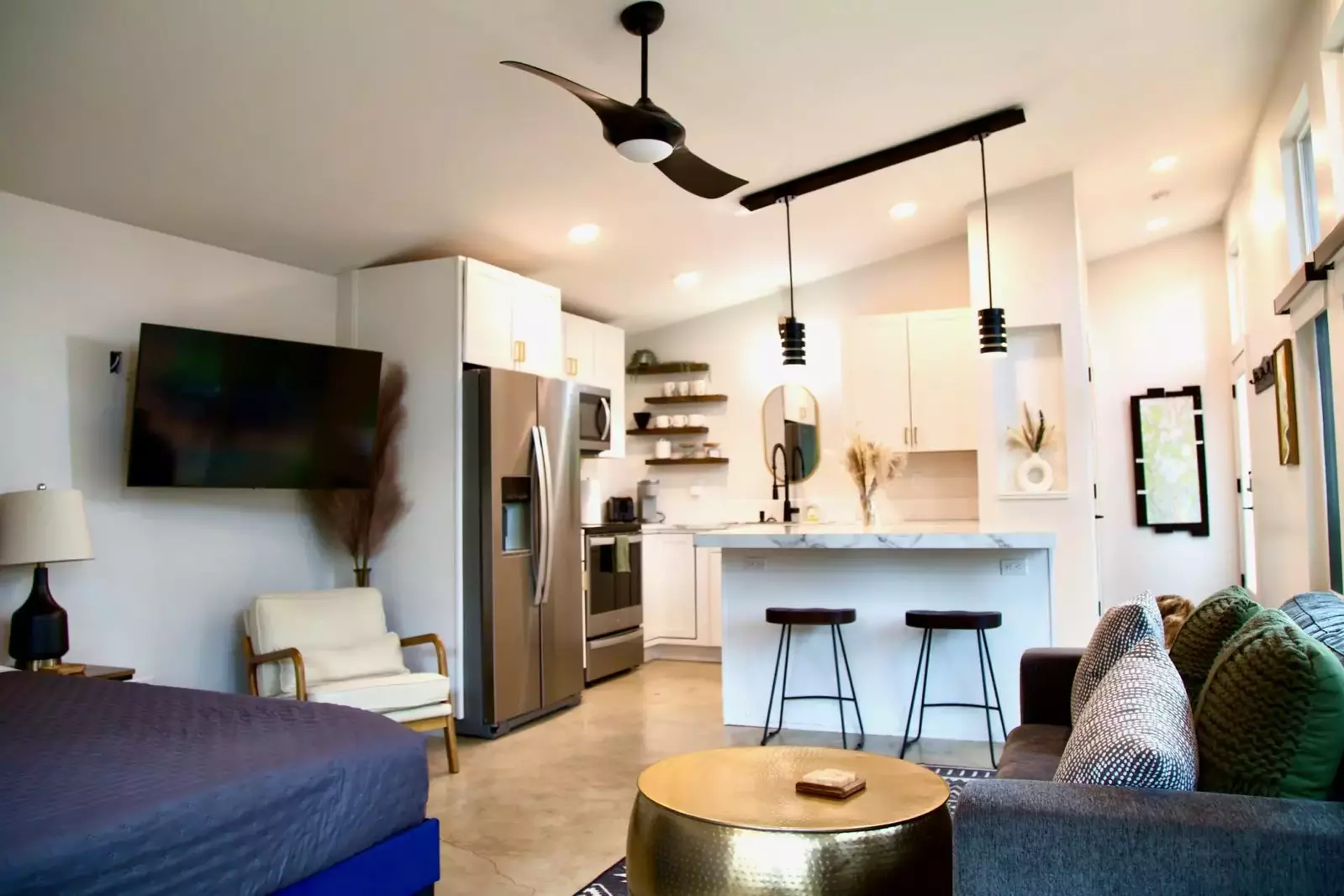 "This property is beautiful. Quiet and very comfortable. Owners were very helpful the Goad Shed and Zen Den were a great home away from home" - Beth