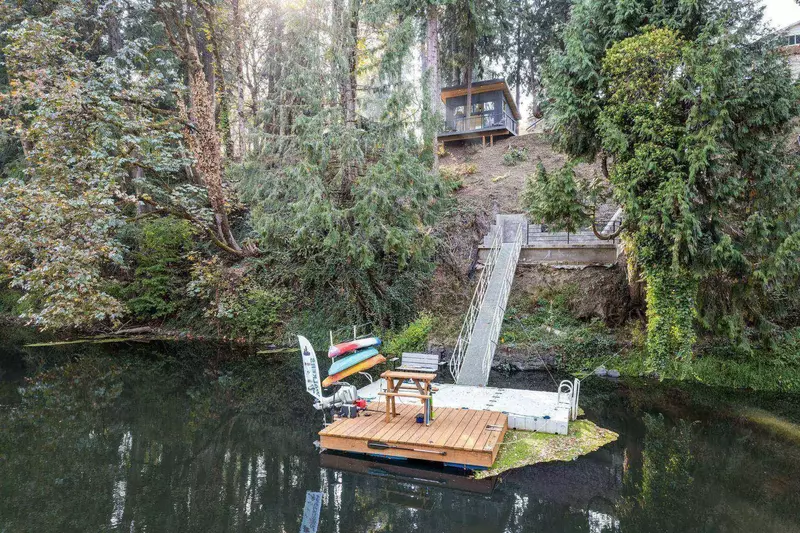 "The setting in the forest and on the Tualatin River was surreal. The attention to detail amazing. The Goat Shed & Zen dens were quite clean" - Linda