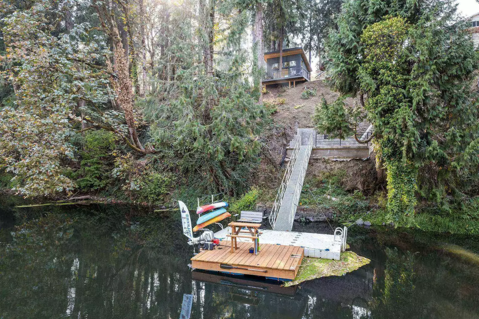 "The setting in the forest and on the Tualatin River was surreal. The attention to detail amazing. The Goat Shed & Zen dens were quite clean" - Linda