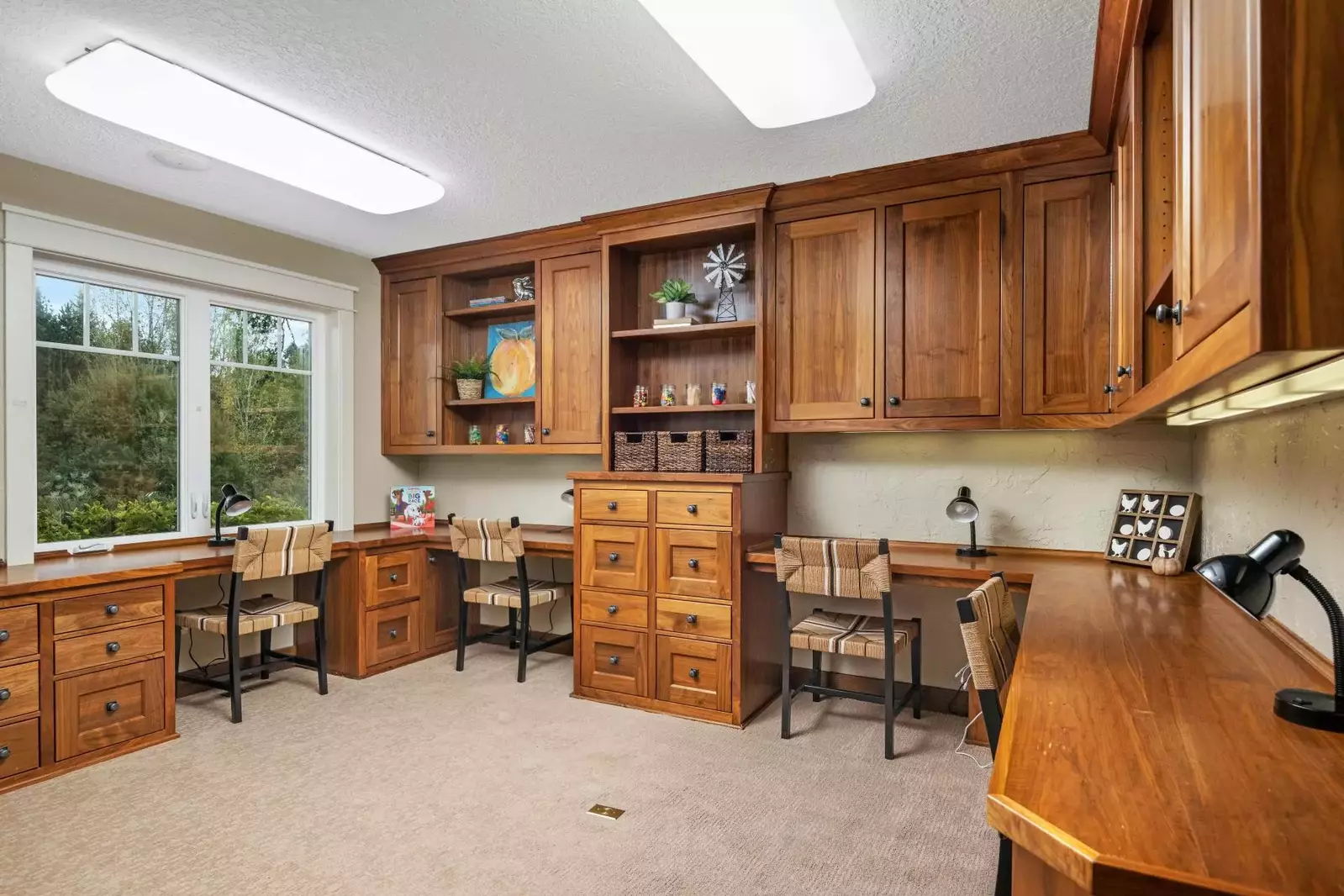 A large office room where multiple people can work on professional and recreational projects!