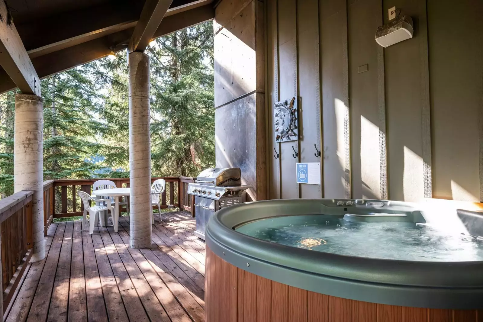 "This space was great for a larger group, the kitchen was well stocked, and the hot tub ran hot! 10/10 would stay here again." - Abram