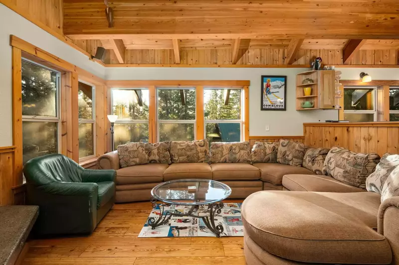 "Incredible house with plenty of room for family and friends to celebrate a birthday! Thank you!" - Samantha