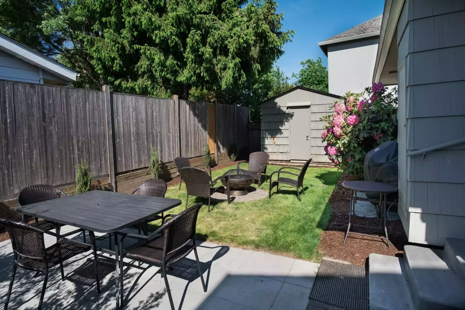 The fire pit is another spot to enjoy a warm wine country night.