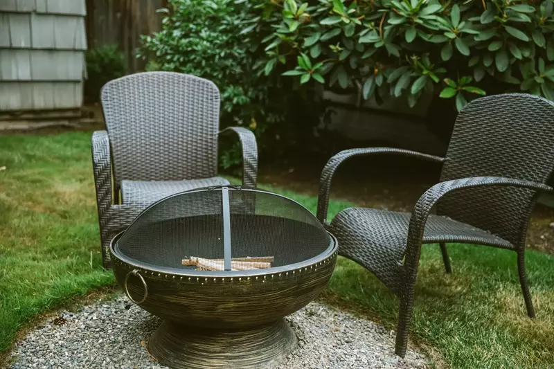 The fire table is wonderful spot to enjoy a lovely Oregon night.