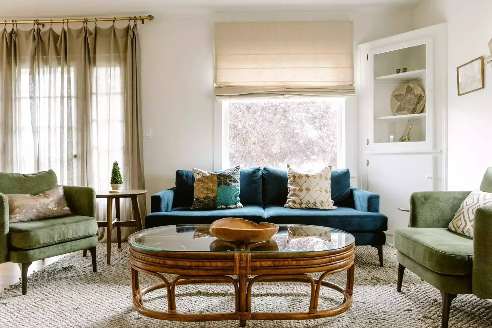 Welcome to Vine and View Bungalow! Please enjoy our charming rental in the heart of Oregon wine country.