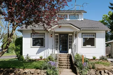 Vine and View Bungalow is located a block away from Newberg's vibrant downtown.