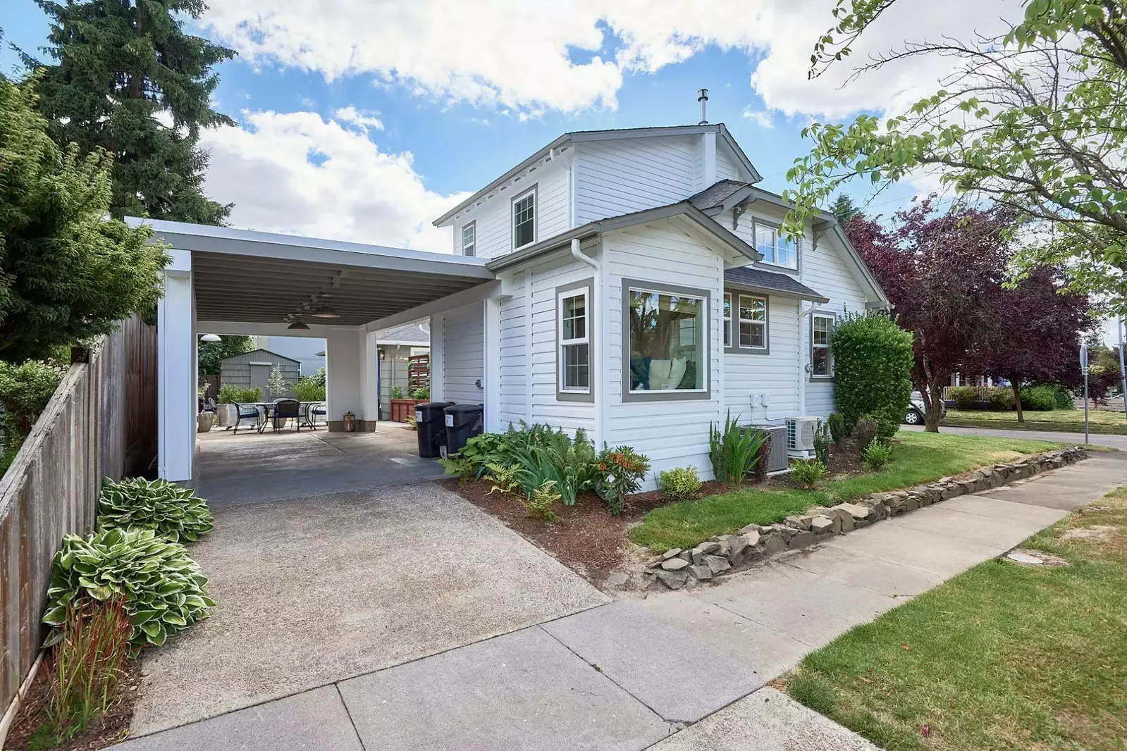 Newberg offers abundant activities such as wine tasting, live music, stand up comedy, festivals, parades, karaoke, historic tours, and more!