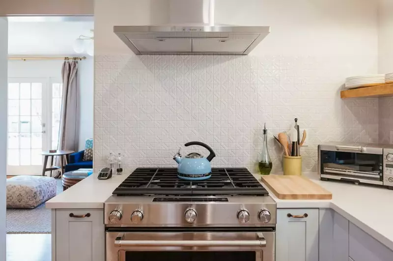 "This place was in a great location, very quiet, comfy beds, well-stocked kitchen, chic decor." - Jil