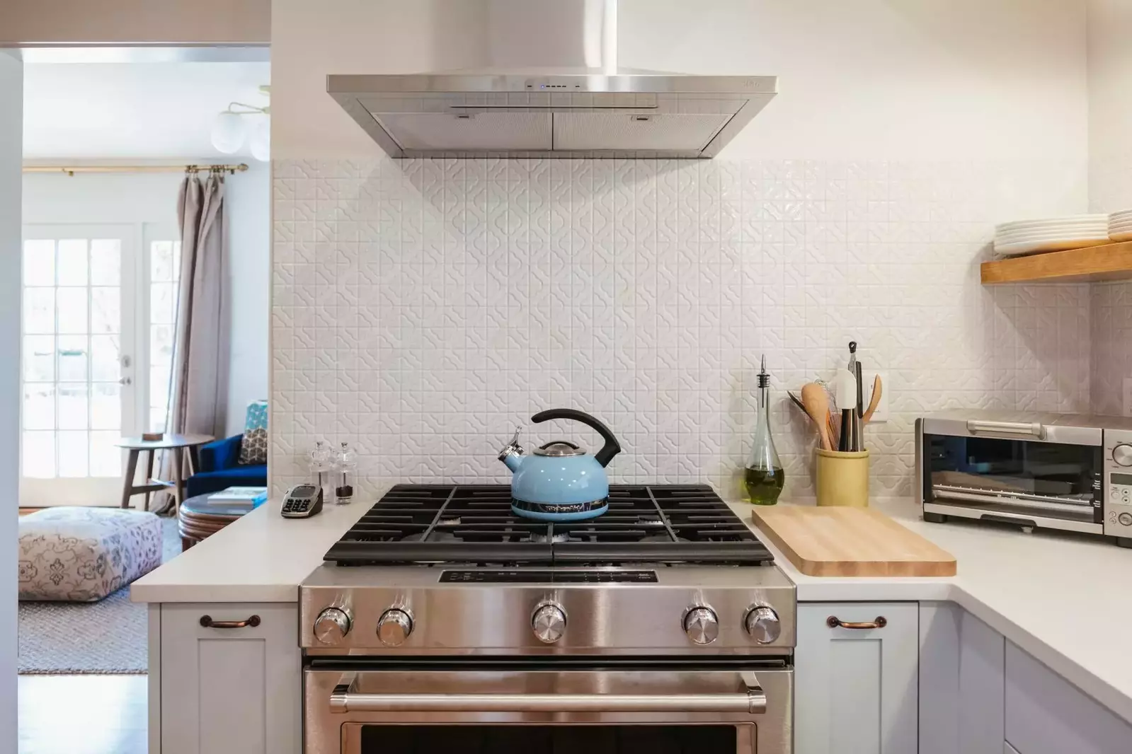 "This place was in a great location, very quiet, comfy beds, well-stocked kitchen, chic decor." - Jil