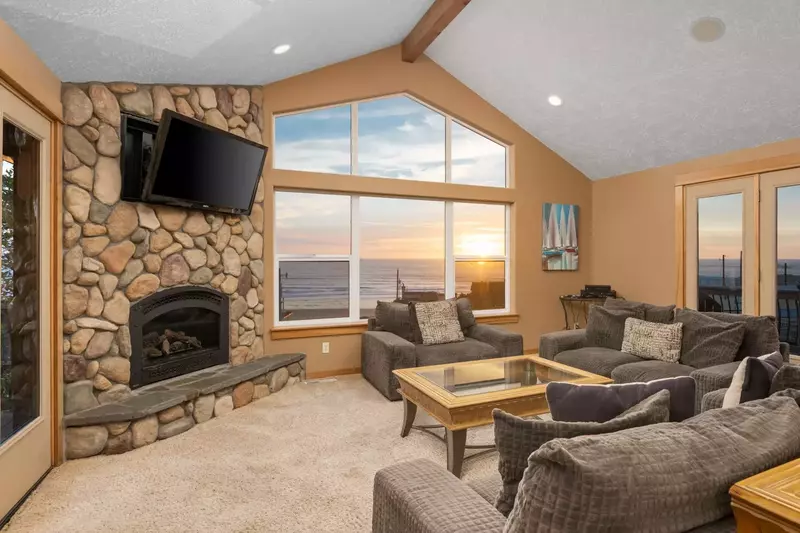 "From arrival to end the place was amazing!!! Views of the sunset Sunday night were spectacular!!" - Johnny