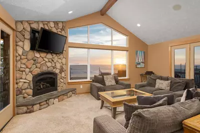 "From arrival to end the place was amazing!!! Views of the sunset Sunday night were spectacular!!" - Johnny