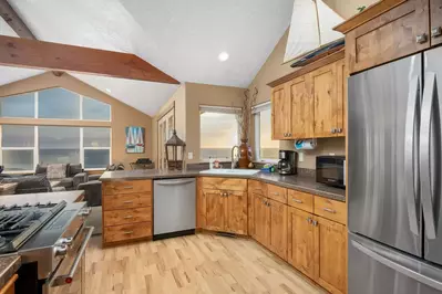 Cook delicious meals for breakfast, lunch, and dinner in this fully equipped kitchen. We suggest grabbing some seafood from a local market.