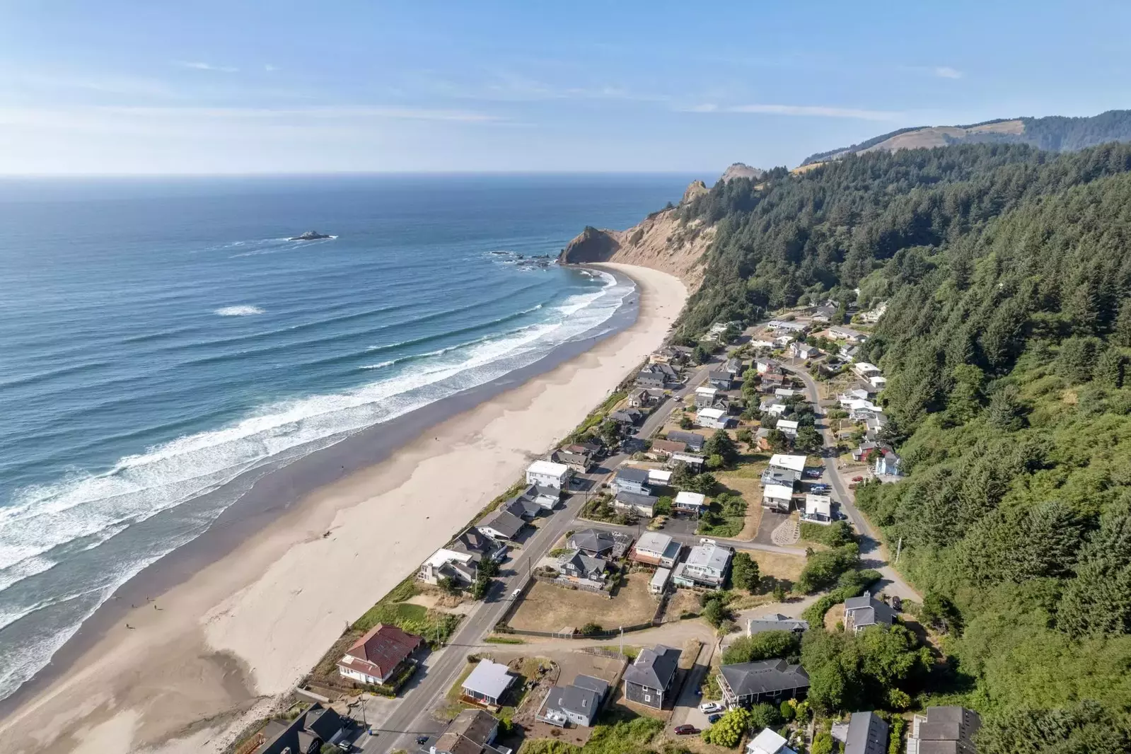 Sand Stone is located in the Roads End neighborhood of Lincoln City. This is a peaceful area at the north end of the city near the beach and lots of h