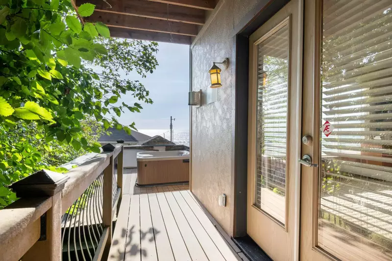 "Great location, great views, spacious enough for the whole family, plus a hot tub, pool table, and ping pong" - Will